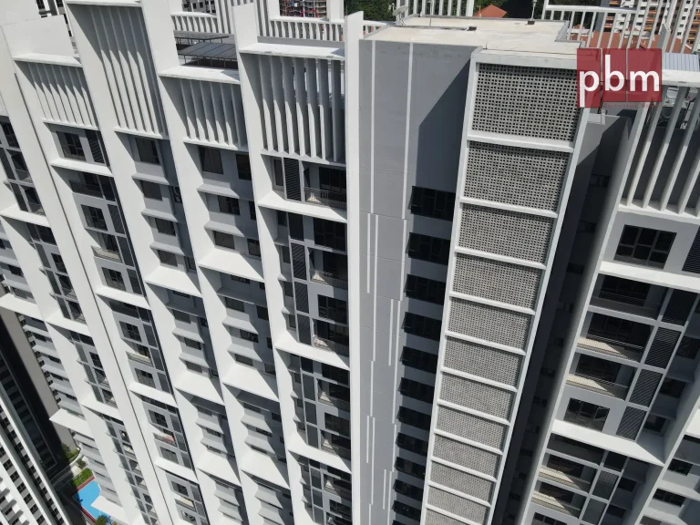 Facade of D’Cosmos Residences featuring PBM VB 402.125 ventilation blocks in vertical layout